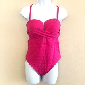 Cupshe Textured Wrapped Crossback Cut Out Molded Cups One Piece Swimsuit Size M